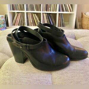 Rag & Bone Size 39 Kenny Black Leather Ankle Strap Clog Booties